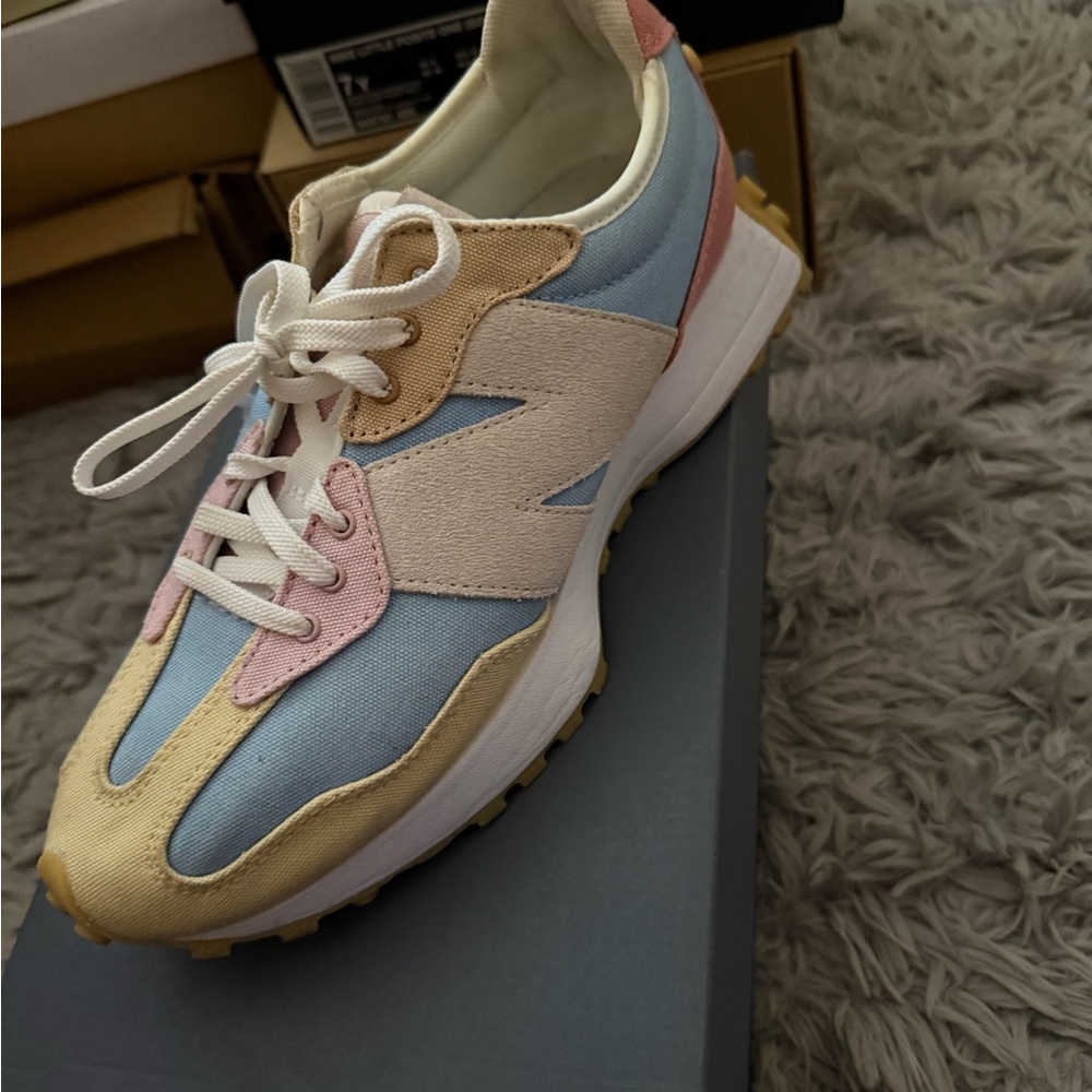 327 New Balance Women's Sneakers